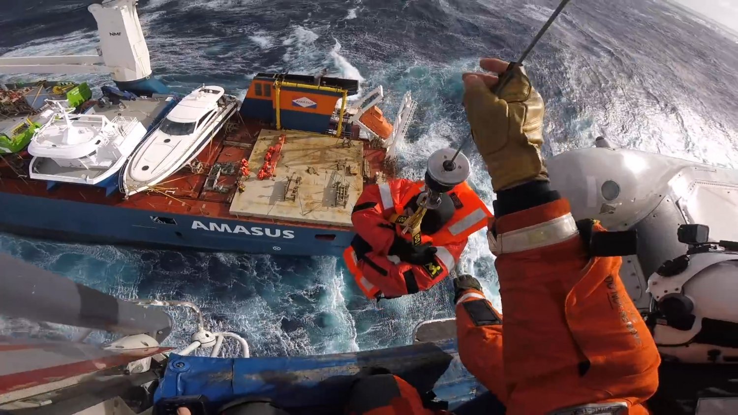 Dramatyczna akcja ratunkowa na Morzu Północnym. Ewakuowano 12-osobową załogę statku.