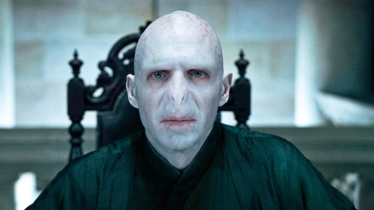 Kto zagra Voldemorta w serialu "Harry Potter"? Ralph Fiennes wskazał swój typ