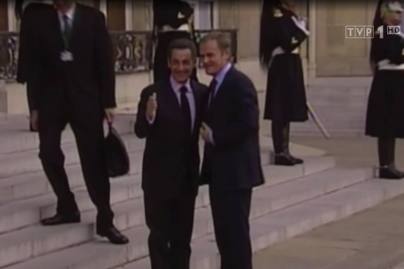 Ten kadr "Wiadomości" TVP wykorzystało w materiale o korupcji we Francji.