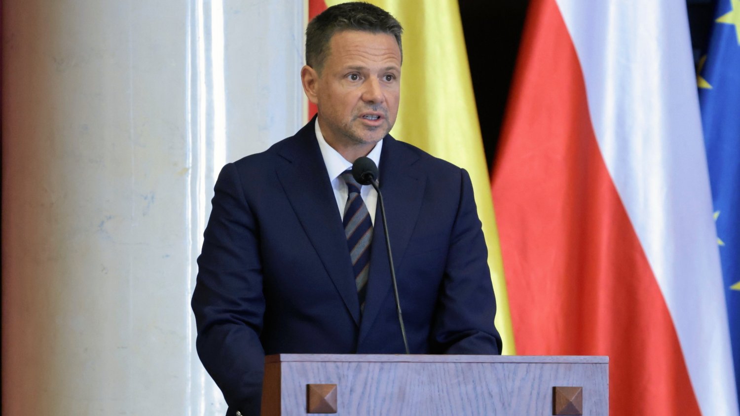 Chaos na Radzie Warszawy. Wiceprezydent rezygnuje, Trzaskowski cofa projekt