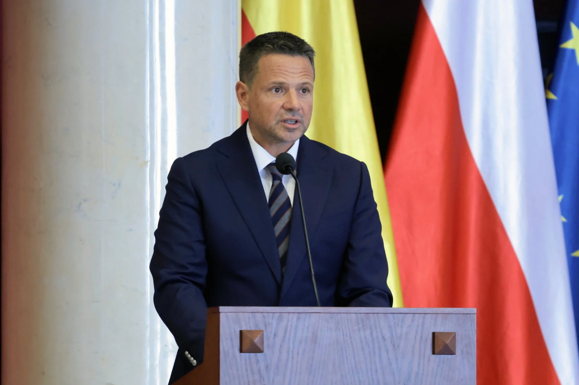 Chaos na Radzie Warszawy. Wiceprezydent rezygnuje, Trzaskowski cofa projekt
