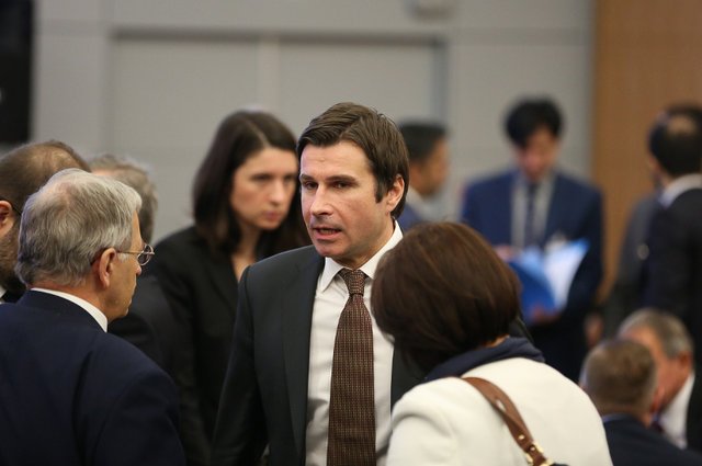 Postać Roberta Greya budzi kontrowersje.