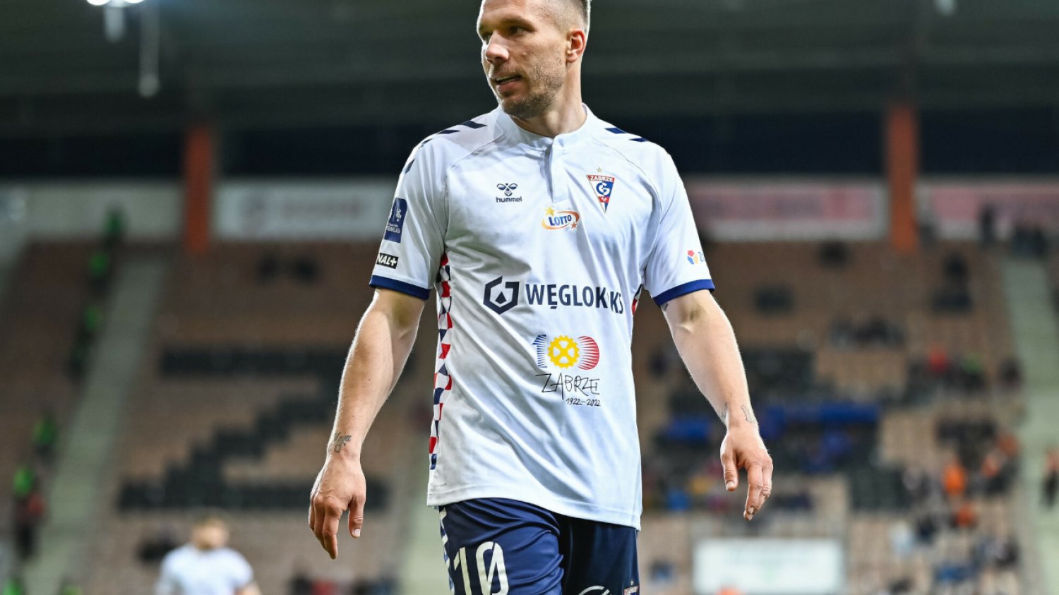Lukas Podolski zaliczył dwie asysty przy golach młodego Szymona Włodarczyka. Górnik efektownie wygrał w Radomiu.