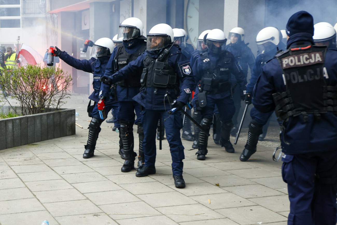 Jest komunikat policji ws. protestu rolników! "Rannych zostało kilku policjantów".