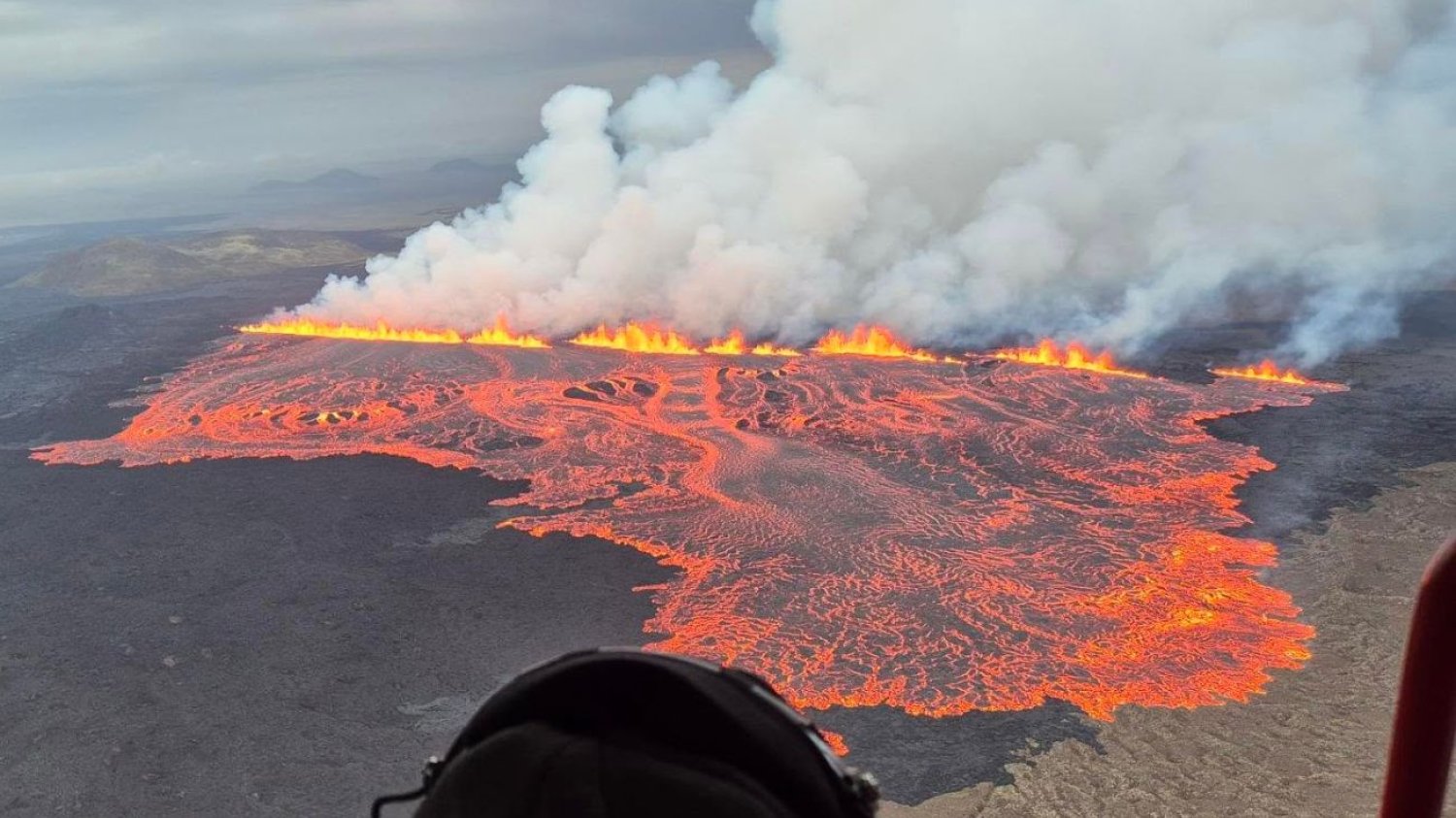 Wybuch wulkanu na Islandii Wybuch wulkanu na Islandii. Erupcja rozpoczęła się w środę nad ranem