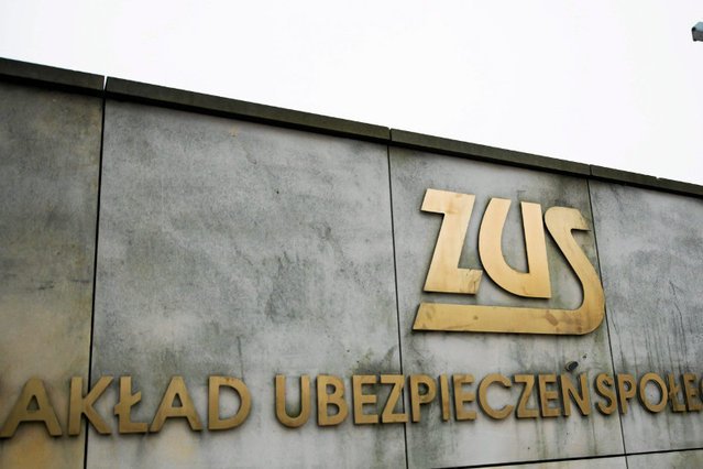 Czy wiedza o ZUS trafi do podstawy programowej? Prowadzi rozmowy z MEN w tej sprawie.