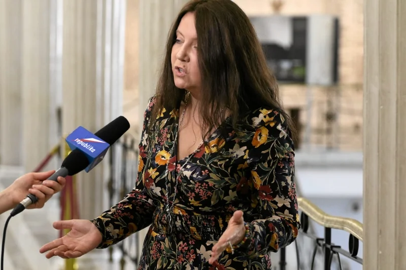 Sprawozdawczynią projektu o 2 mld zł dla TVP miała być posłanka PiS Joanna Lichocka. Nie będzie. PiS przegrał głosowanie w Komisji Kultury i Środków Przekazu.