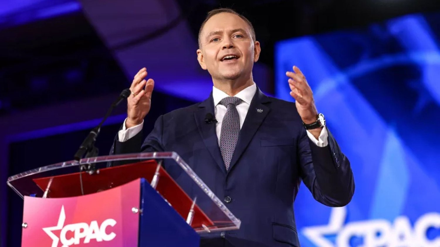 Karol Nawrocki podczas wizyty w USA podpisał myśliwiec. Internauci kłócą się, czy napisał "Poland" czy "Polend"