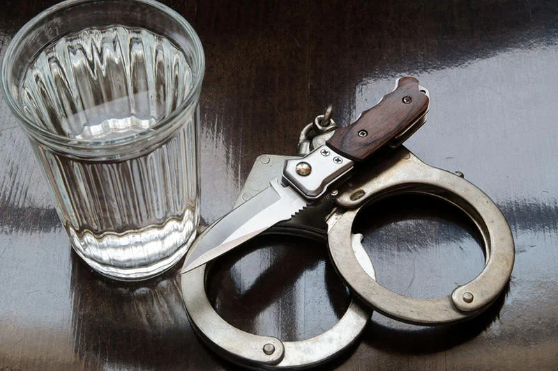 W Rosji emerytowany nauczyciel po pijaku zabił [url=http://shutr.bz/1ijpukl]przyjaciela[/url]. Pokłócili się o to, czy poezja jest lepsza od prozy, czy na odwrót.