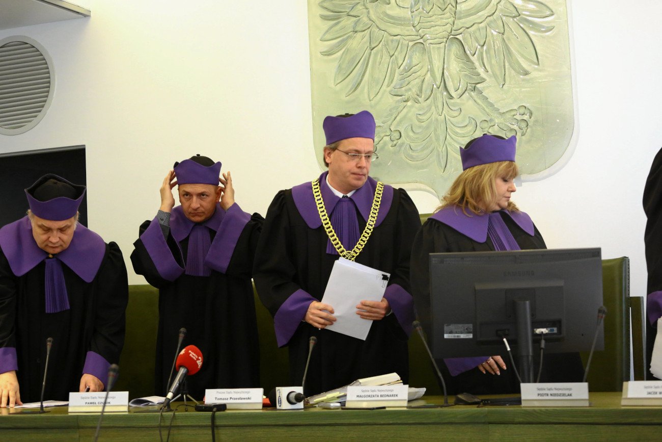 Sędziowie Izby Dyscplinarnej: ( L ) Sędzia Sadu Najwyższego Adam Roch , Adam Tomczyński, Paweł Czubik, Tomasz Presławski, Małgorzata Bednarek, Piotr Niedzielak oraz Jacek Wygoda.