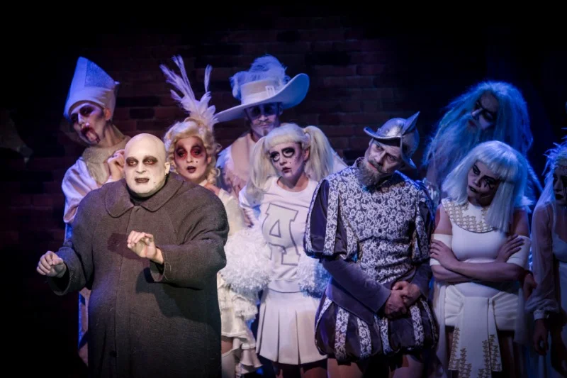 Kostiumy, choreografia, scenografia - wszystko jest tu dopracowane