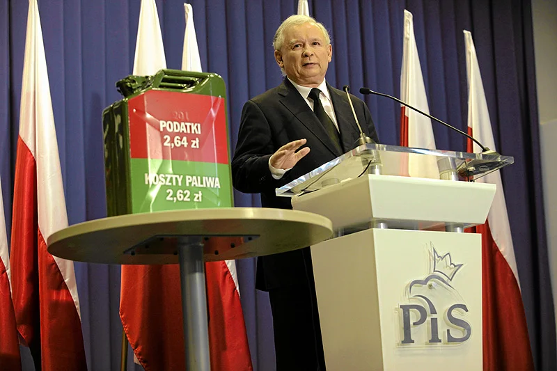 W 2011 roku Jarosław Kaczyński miał zupełnie inne poglądy na ceny paliw niż te, które dziś prezentuje PiS. Nie chciał zarabiać na kierowcach, a wzywał rząd Donalda Tuska do zmniejszenia akcyzy na paliwa!