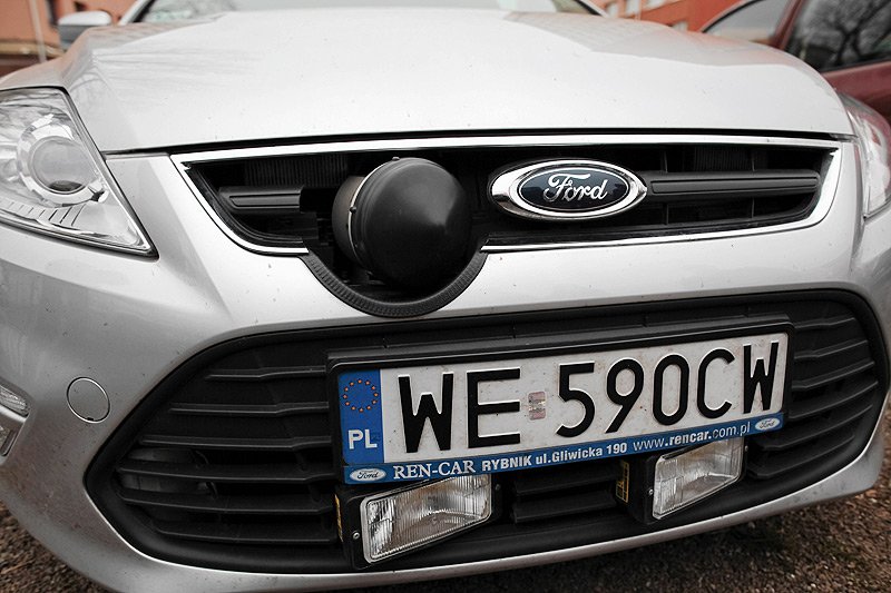 Tak wyglądają nowe nieoznakowane radiowozy Inspekcji Transportu Drogowego z fotoradarem. Na masce charakterystyczna głowica fotoradaru ITD.