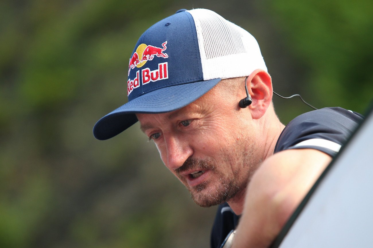 Adam Małysz z pewnością nie będzie zbyt dobrze wspominać tego, co wydarzyło się na finiszu sezonu 2021/22.