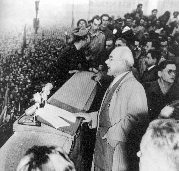 Gomułka na wiecu, Plac Defilad w Warszawie, 24 X 1956.