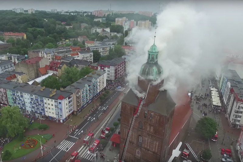 Katedra w Gorzowie płonęła przez wiele godzin.