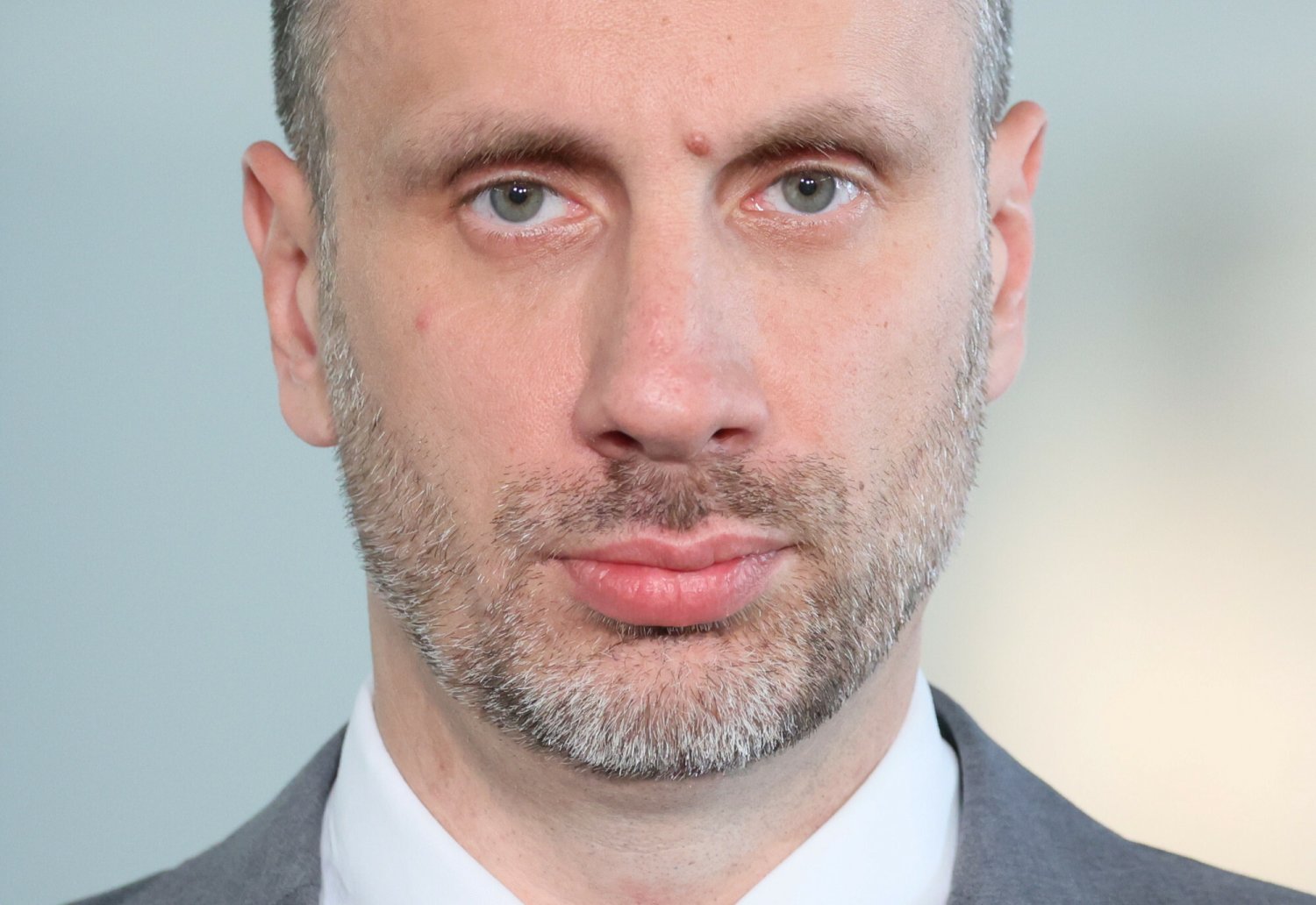 Janusz Kowalski zaatakował liceum w Kędzierzynie-Koźlu. Odpowiedziała mu dyrektorka.