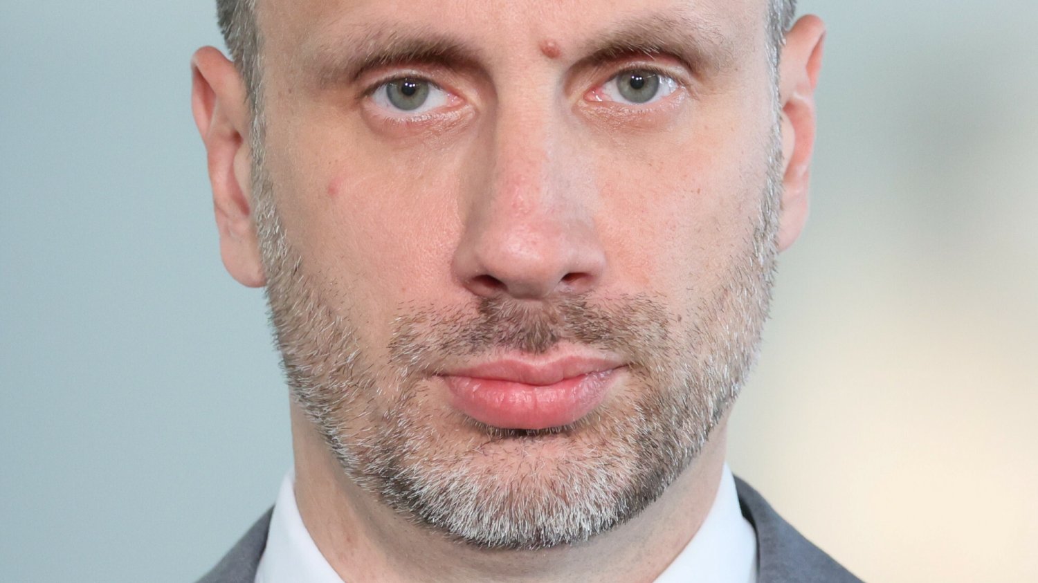 Janusz Kowalski zaatakował liceum w Kędzierzynie-Koźlu. Odpowiedziała mu dyrektorka.