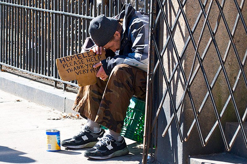 Bezdomnych trzeba zwalczać czy się nimi zająć?