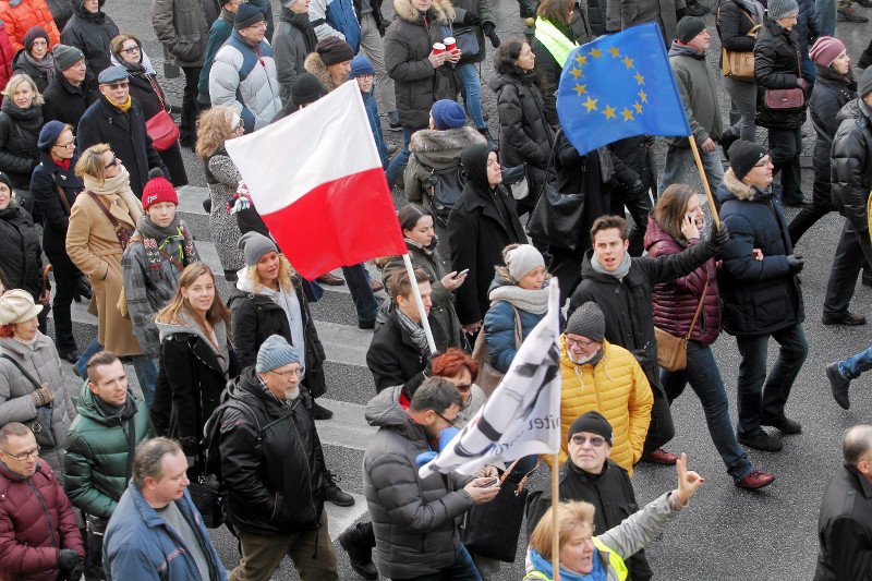 Podczas manifestacji KOD w Warszawie.