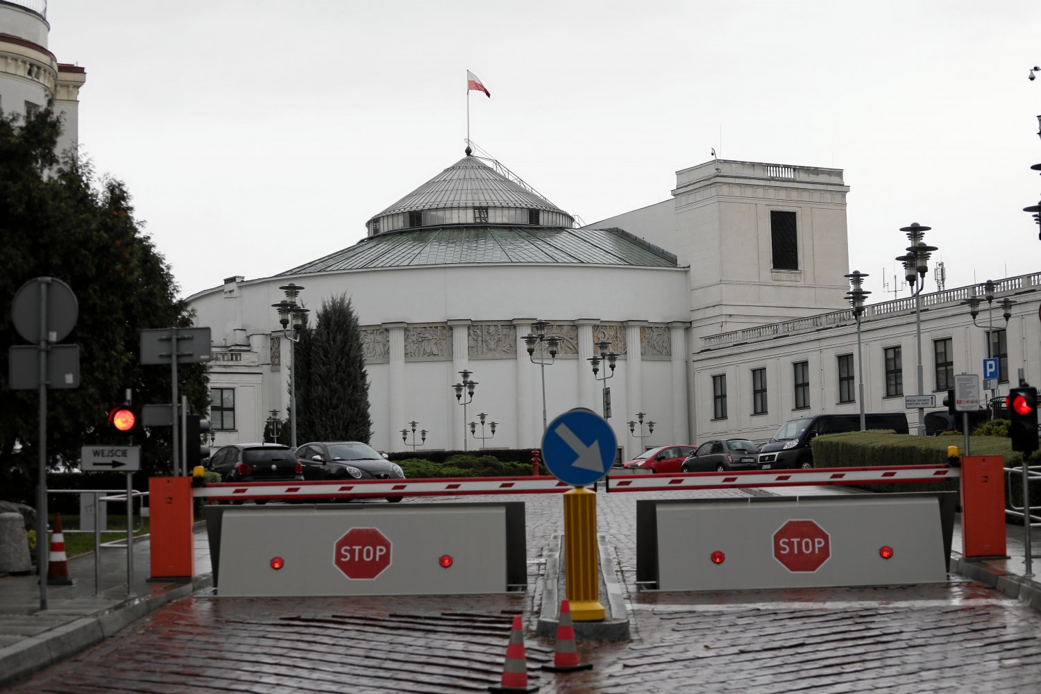 Wokół Sejmu powstaje brama. Rząd boi się obywateli?