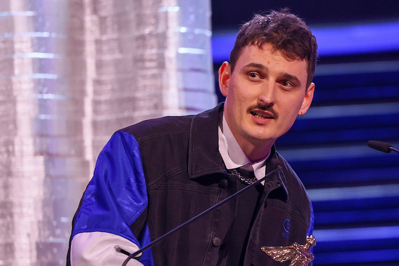 Dawid Podsiadło planuje pomagać młodym artystom.