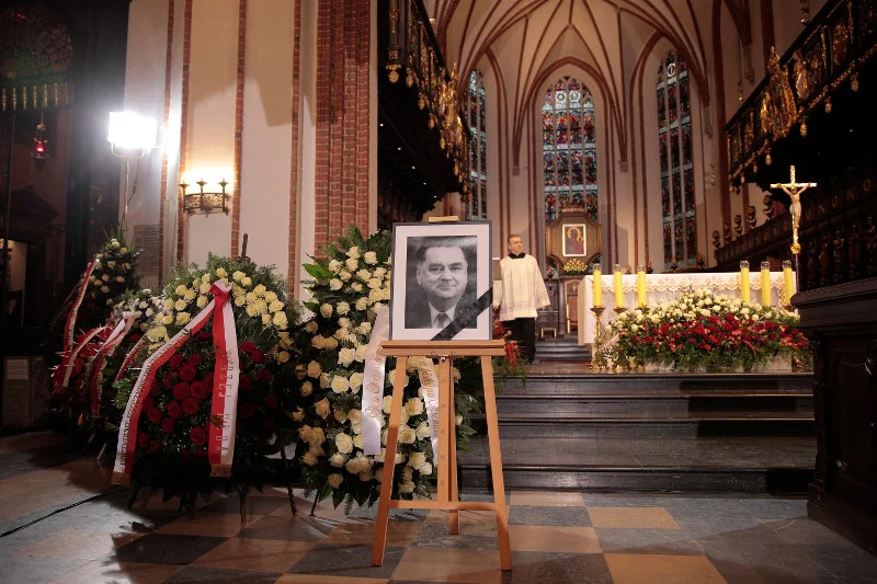 Msza żałobna za Jana Olszewskiego odbyła się w warszawskiej katedrze św. Jana Chrzciciela.
