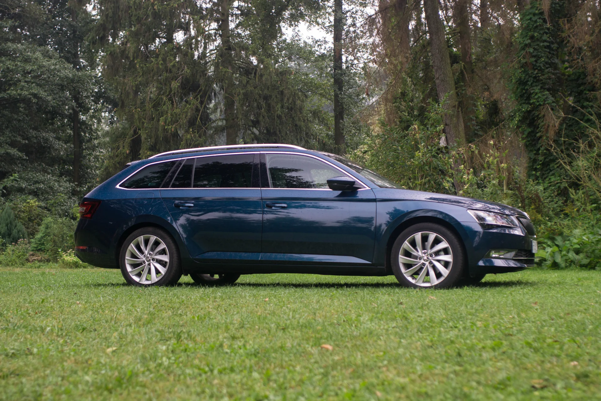 Skoda Superb kombi to auto bardzo, ale to bardzo przestronne.