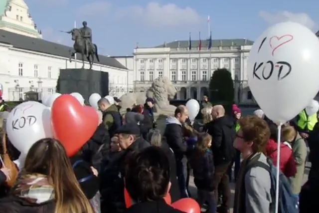 KOD zorganizował walentynkową pikietę