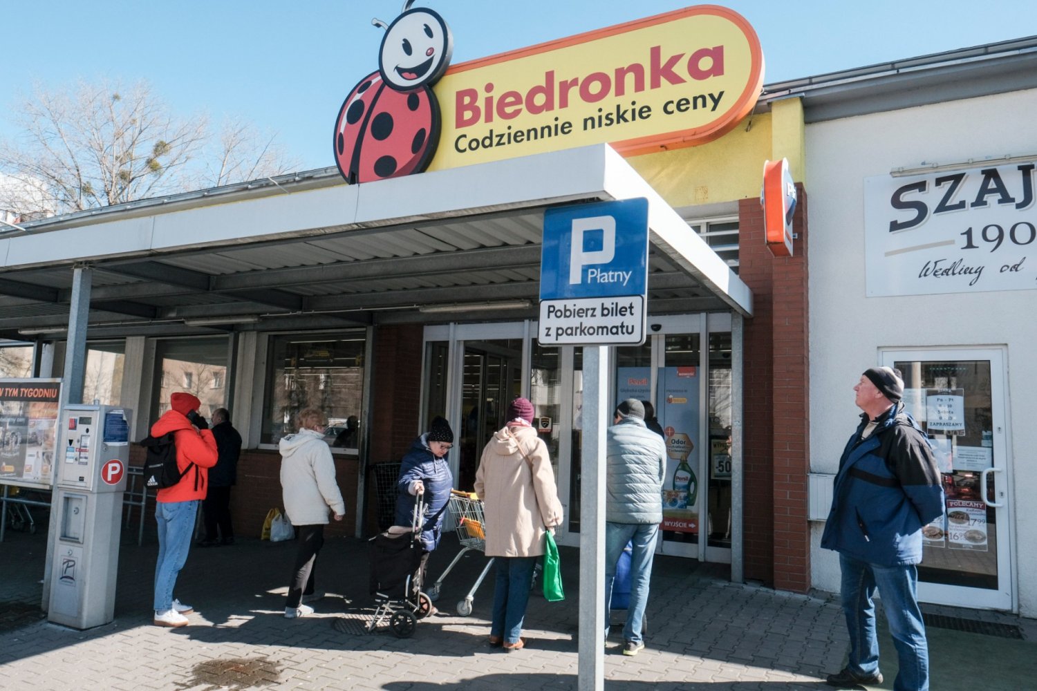 Biedronki i Lidle będą czynne nawet całodobowo w czasie epidemii koronawirusa. Niektóre sklepy sieci Lidl i Biedronka będą czynne nawet całą dobę. Ma to ułatwić Polakom zrobienie zakupów przed Świętami Wielkanocnymi.