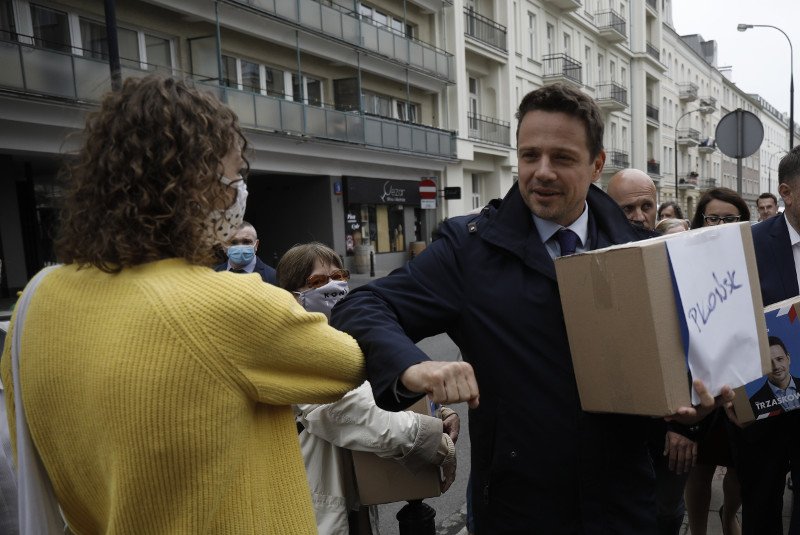 Prokuratura: Rusza śledztwo ws. zbiórki podpisów poparcia Rafała Trzaskowskiego