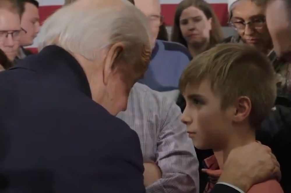 Joe Biden zachęcił 13-latka do walki z jąkaniem. Jak tłumaczył później chłopiec, kandydat na prezydenta sprawił, że stał się bardziej pewny siebie, choć wcześniej miał kompleksy.