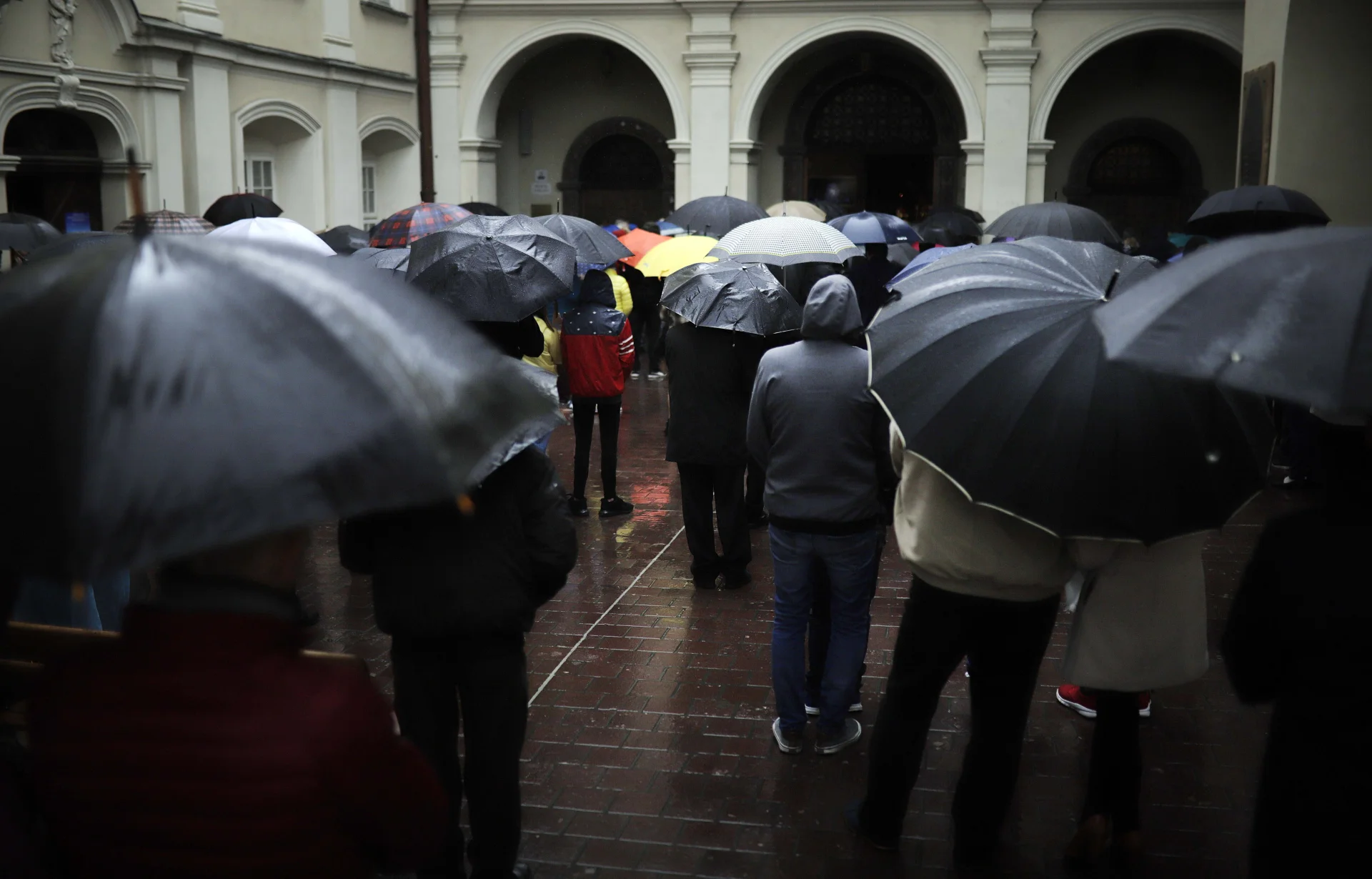 Parafianin (parafianka), która powiadomiła policje o łamaniu obostrzeń, została nazwana Judaszem.