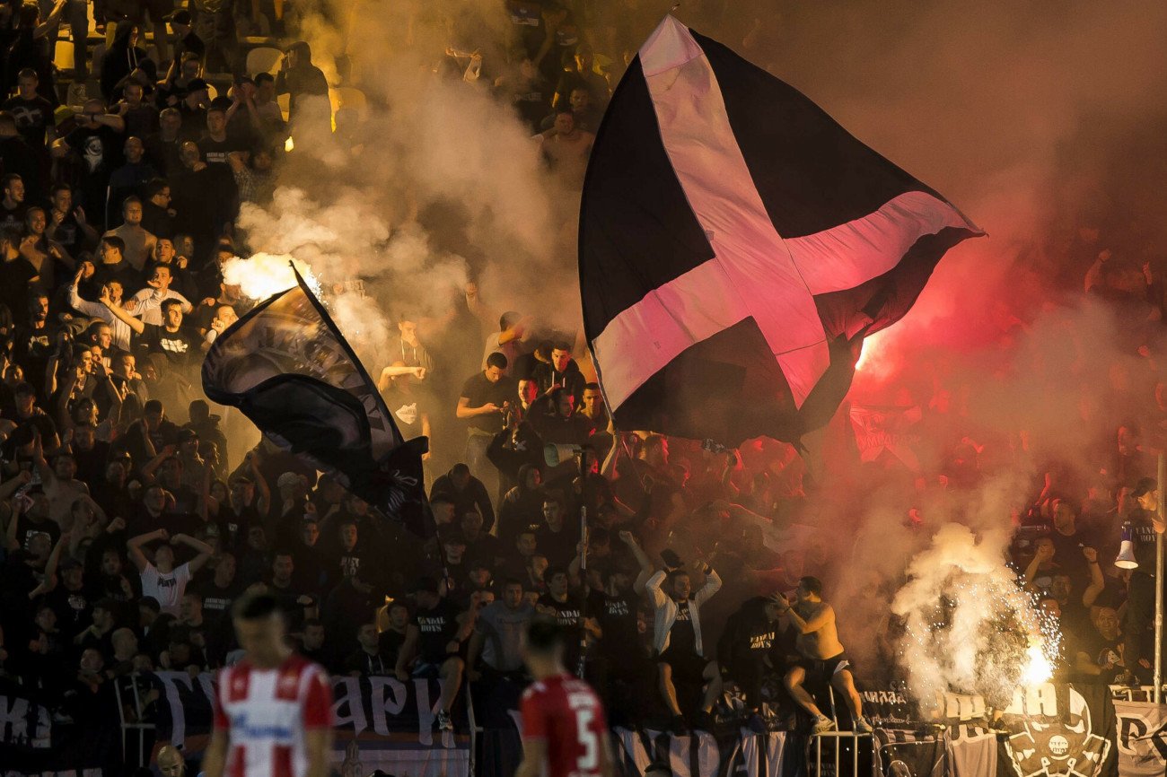 Kibice Partizana Belgrad znani są, jako jedni z najbardziej fanatycznych grup kibicowskich w piłkarskiej Europie.