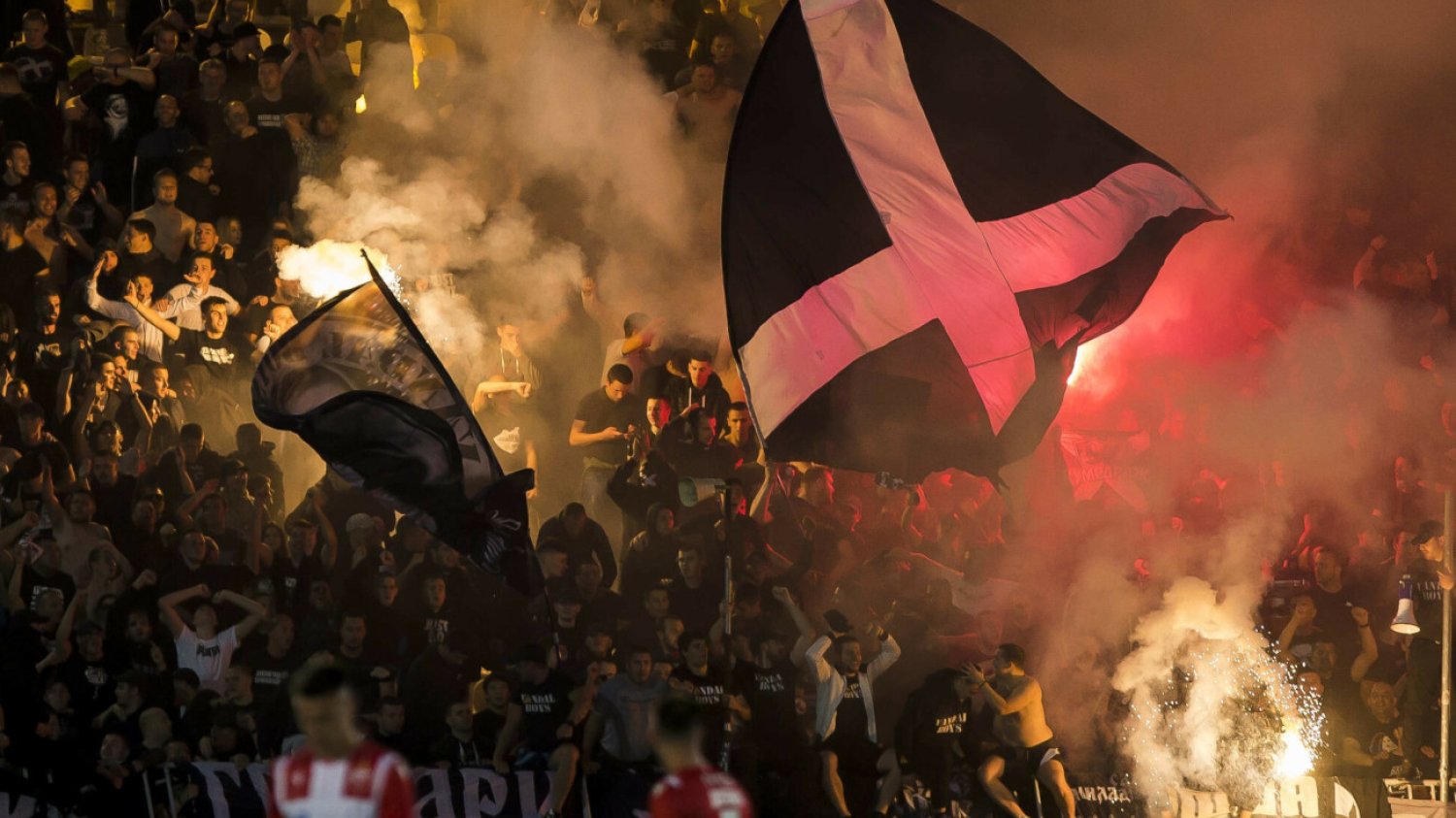Kibice Partizana Belgrad znani są, jako jedni z najbardziej fanatycznych grup kibicowskich w piłkarskiej Europie.
