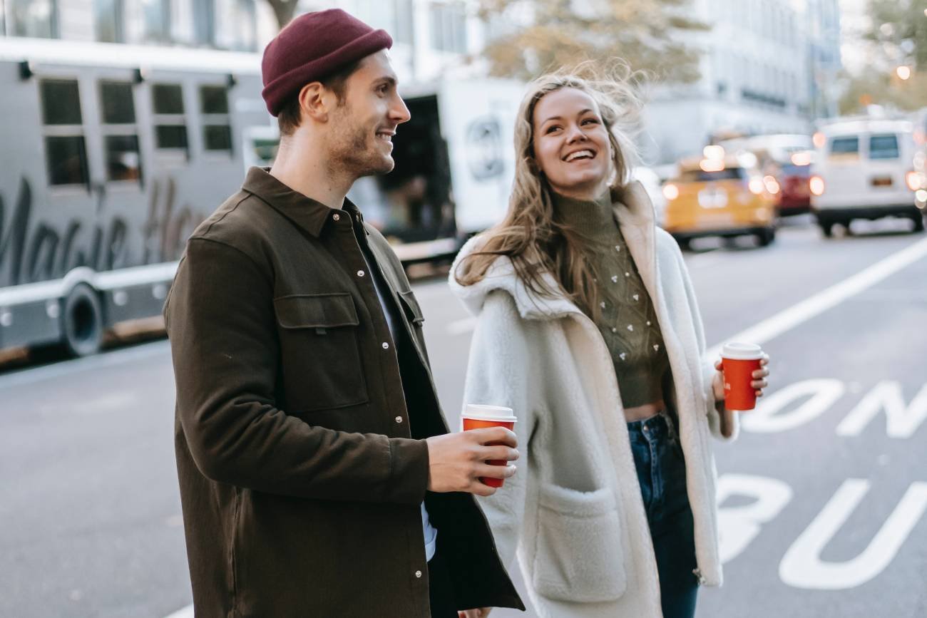 Hardballing to nowy trend randkowy. Na czym polega "krótka piłka"?