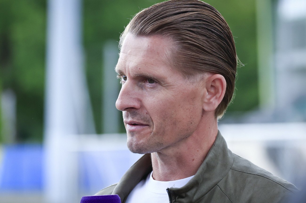 Artur Wichniarek w przeszłości był świetnym napastnikiem, teraz dobrze radzi sobie jako komentator czy ekspert.