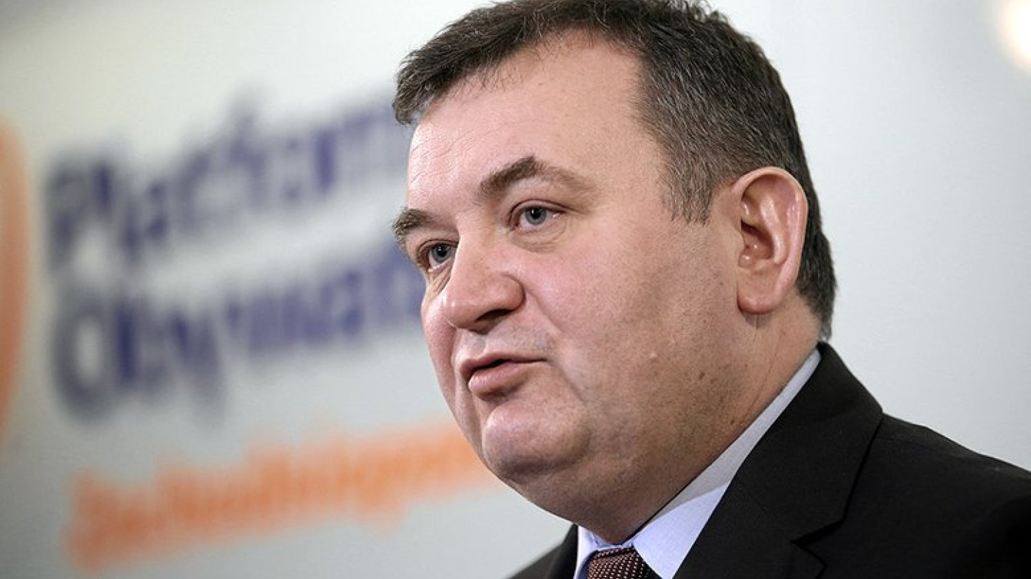Prokuratura stawia Stanisławowi Gawłowskiemu pięć zarzutów, w tym trzy o charakterze korupcyjnym. Poseł PO twierdzi, że jest niewinny, zrzekł się już immunitetu