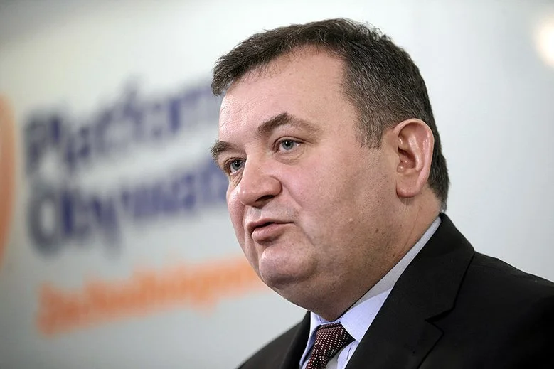 Prokuratura stawia Stanisławowi Gawłowskiemu pięć zarzutów, w tym trzy o charakterze korupcyjnym. Poseł PO twierdzi, że jest niewinny, zrzekł się już immunitetu
