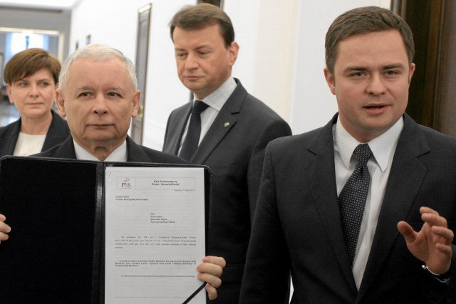 Prof. Jadwiga Staniszkis przekonuje, że Jarosław Kaczyński opiera się w PiS na "nieudacznikach", którymi gardzi