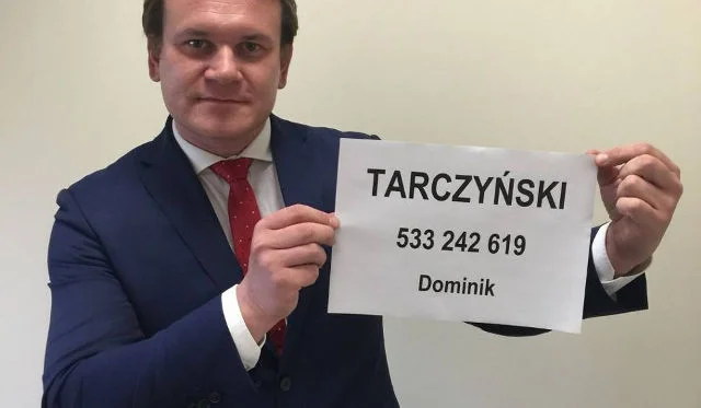 Trzeba przyznać, że jak na posła któremu zdarza się zdenerwować rodaków ma dość odwagi, by w sieci opublikować zdjęcie z numerem telefonu, pod którym zawsze można go złapać...
