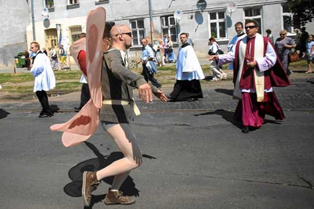 Człowiek-Motyl, który zakłócał procesję w święto Bożego Ciała w Łodzi