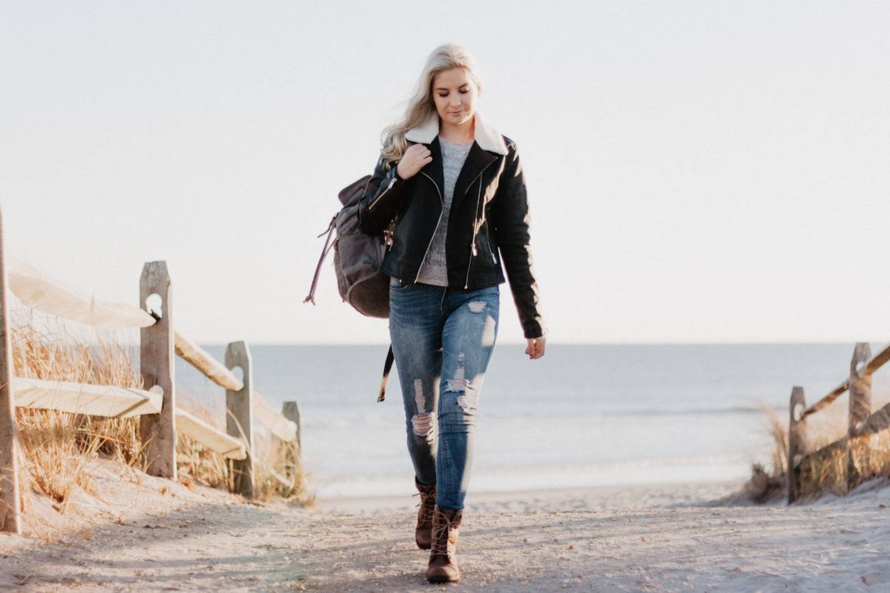 "Nie pójdę sama, bo mi głupio". Czemu kobiety chodzą wszędzie parami?