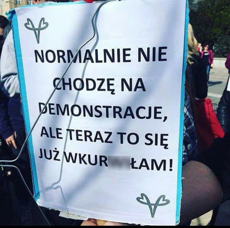 Dla większości Dziewuch obecne protesty to ich pierwsza aktywność publiczna. W grupie dzielą się przeżyciami towarzyszącymi swoim pierwszym manifestacjom i publicznym przemowom.