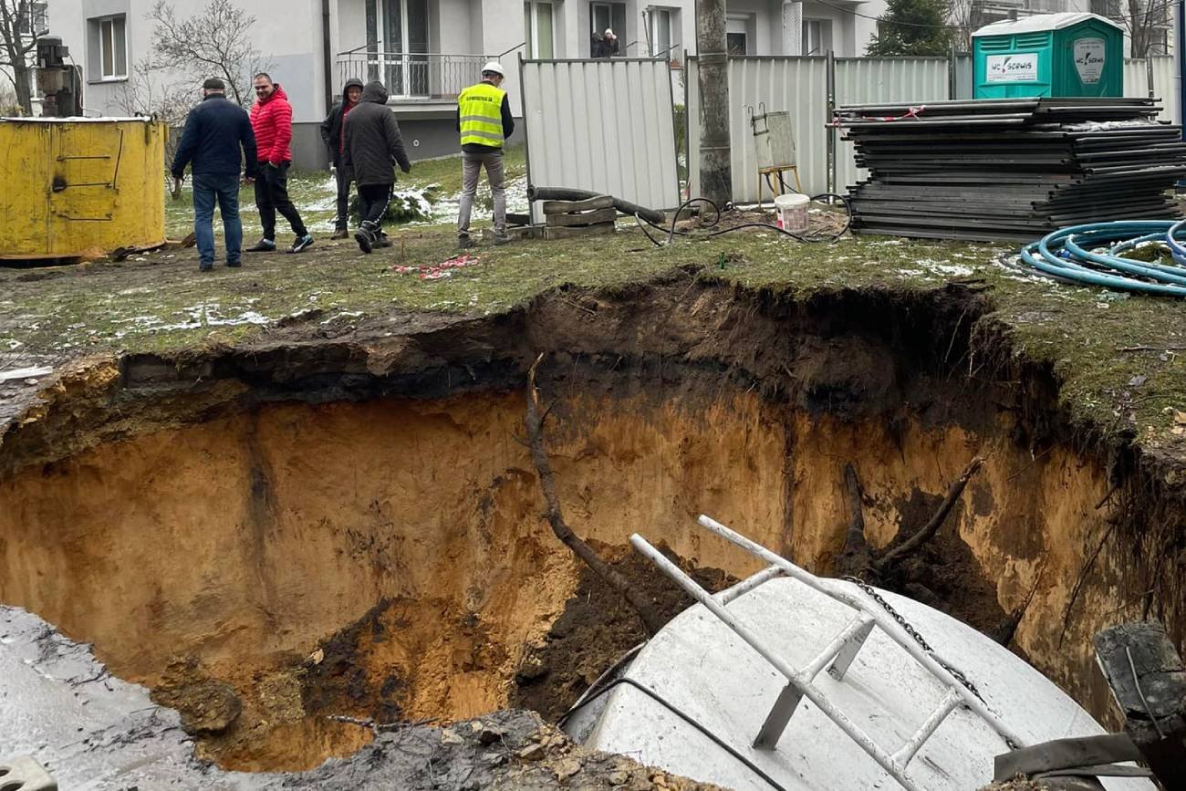 Trzebinia – kolejne zapadlisko. Do dziury wpadł silos