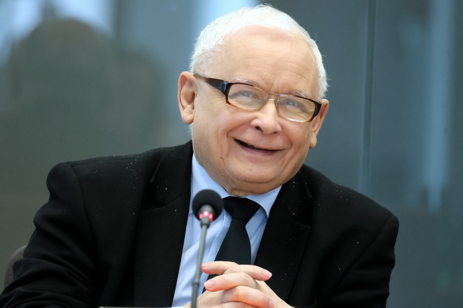 Kto zamieszcza w imieniu Kaczyńskiego wpisy na platformie X? To konkretny człowiek.