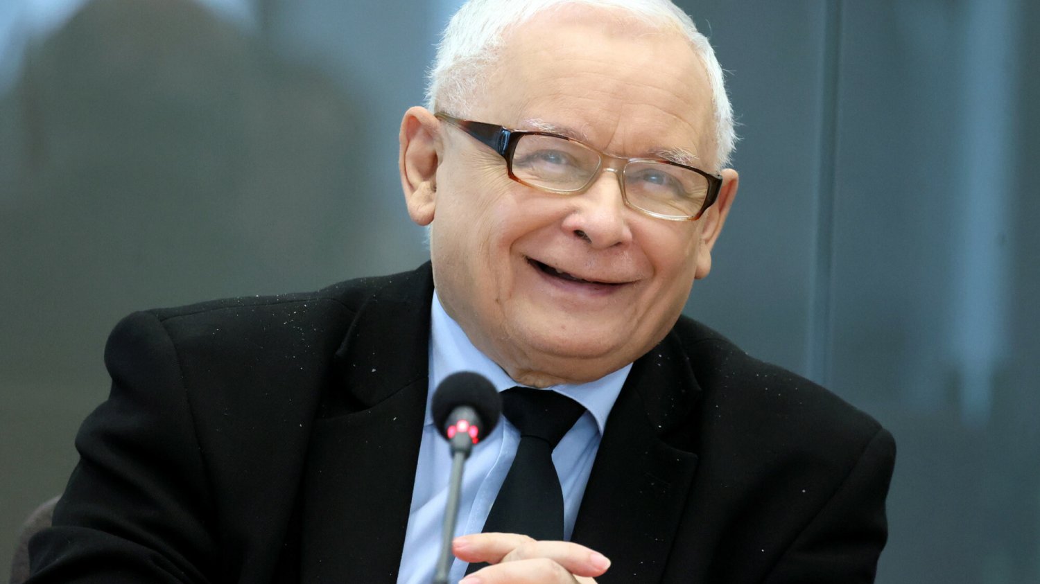 Kto zamieszcza w imieniu Kaczyńskiego wpisy na platformie X? To konkretny człowiek.