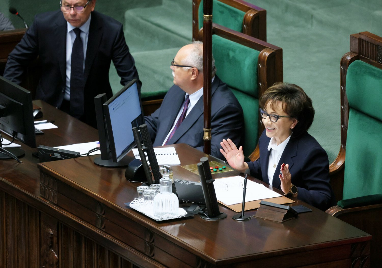 Elżbieta Witek musiała uciszać posłów. W Sejmie doszło do awantury ws. migrantów.