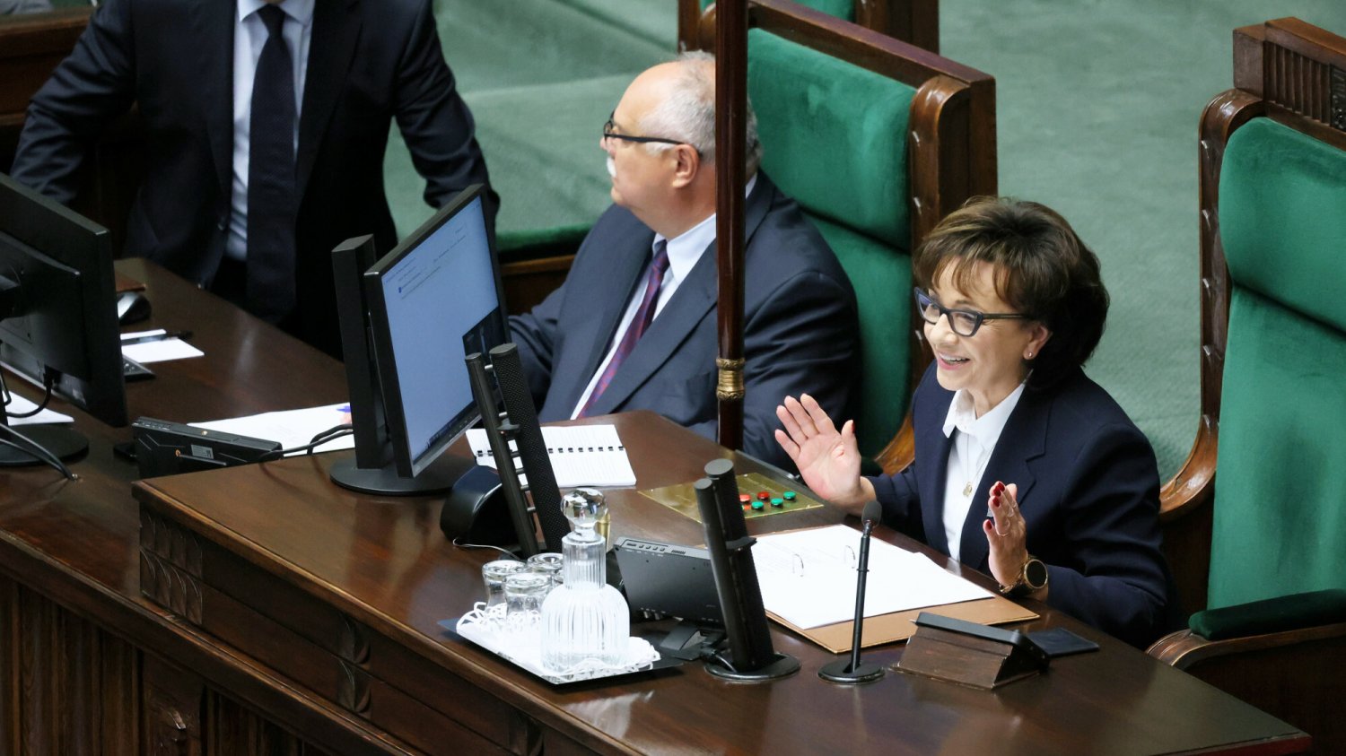Elżbieta Witek musiała uciszać posłów. W Sejmie doszło do awantury ws. migrantów.