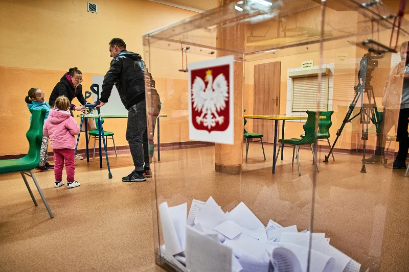 W Warszawie najchętniej głosowali ci, którzy są z nią najmniej związani. Teoretycznie.